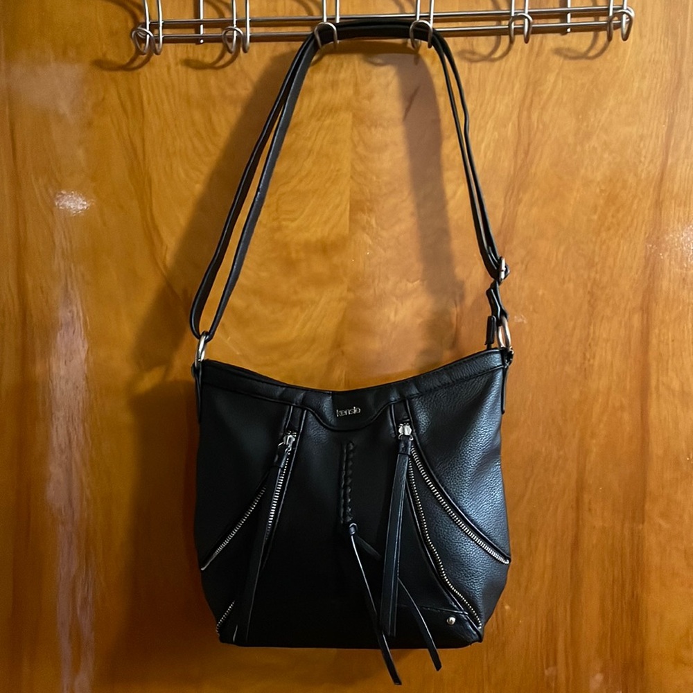 KENSIE: Black adjustable strap purse
